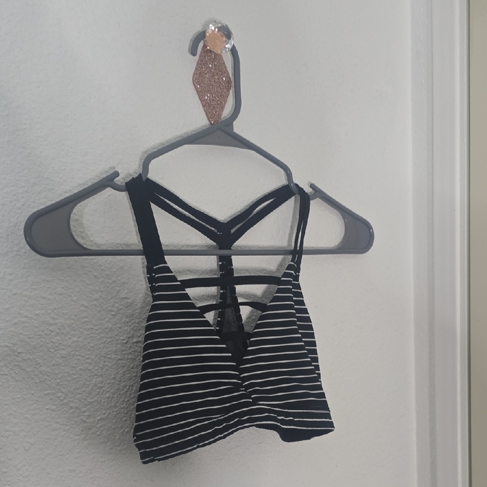 Victoria Secret Sport VSX Black & White Striped Sports Bra (EUC)(XS)🤍🖤🤍